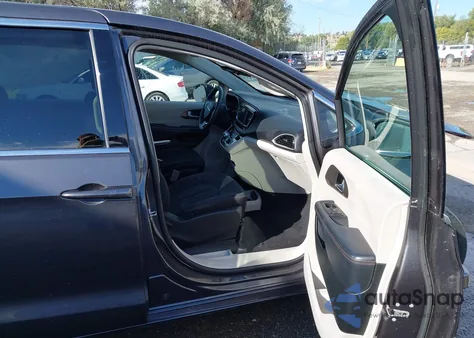 2018 Chrysler Pacifica Lx z USA, uszkodzony, nr VIN 2C4RC1CG7JR148585